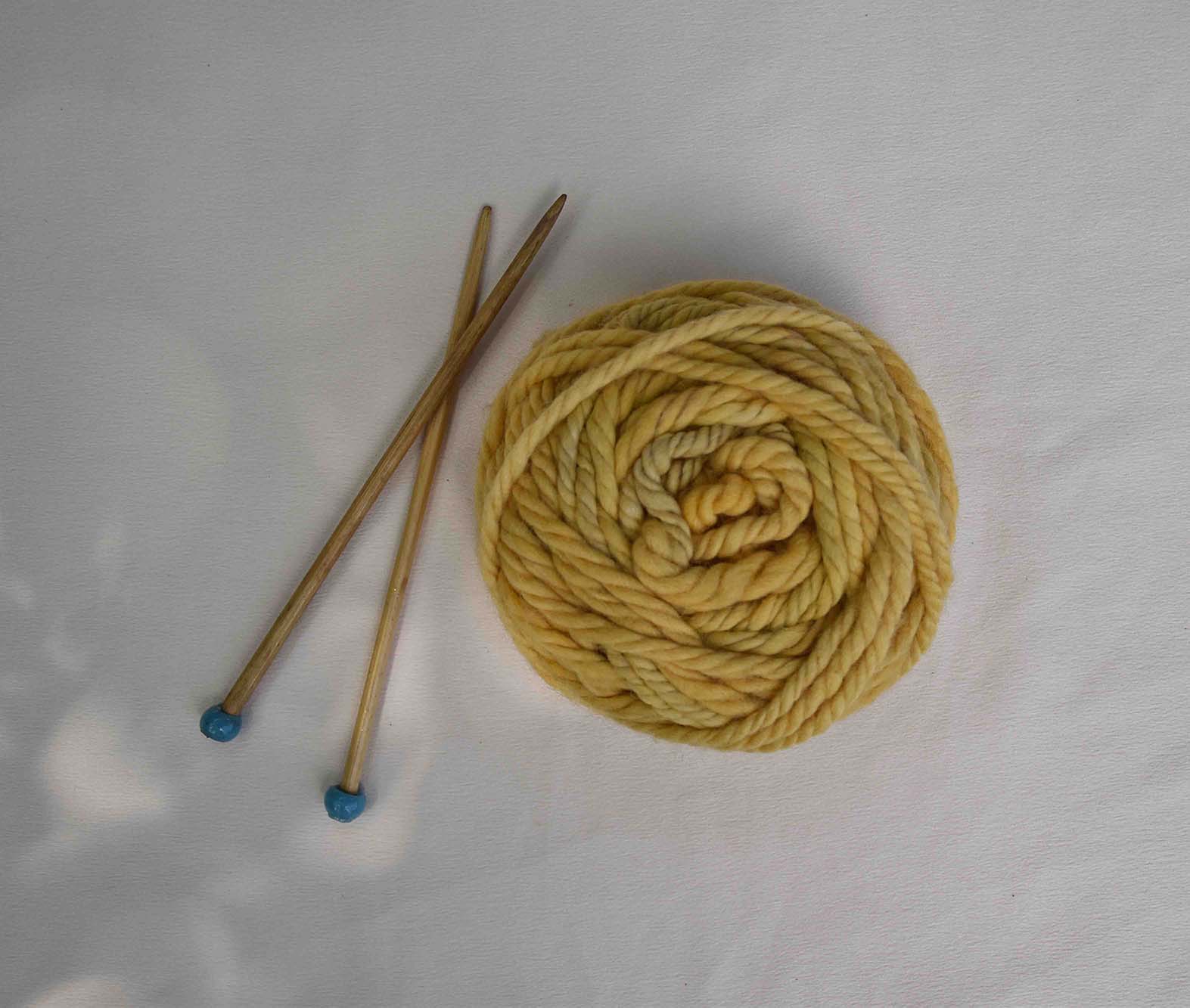 Handspun Yarn Ball & Bamboo Knitting Needles combo